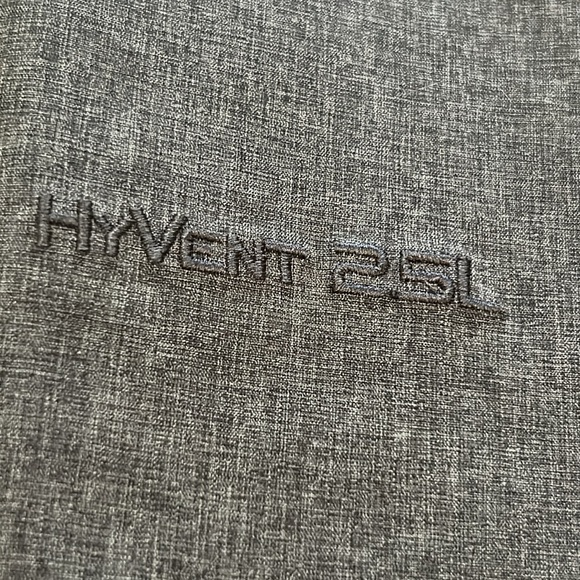 Men’s North-face shell waterproof jacket.  Size S. EUC - Picture 3 of 5